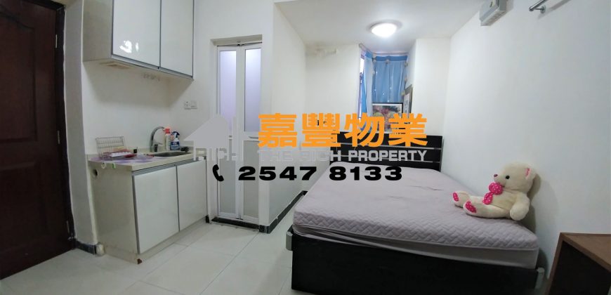 Fung Sing Mansion – Tiny flat with terrace